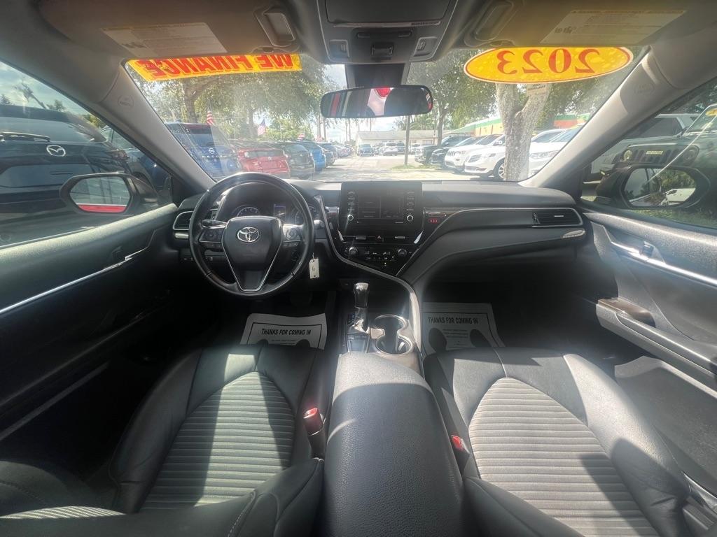 Toyota Camry Hybrid SE Nightshade CVT (Natl) 2023