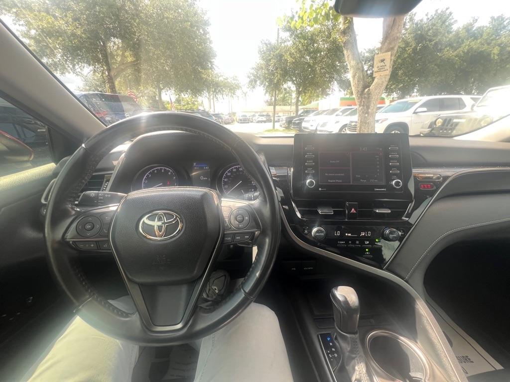 Toyota Camry Hybrid SE Nightshade CVT (Natl) 2023