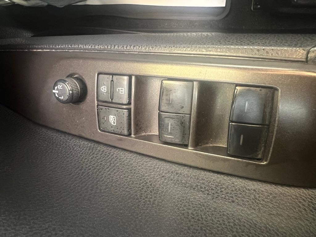 Toyota Camry Hybrid SE Nightshade CVT (Natl) 2023
