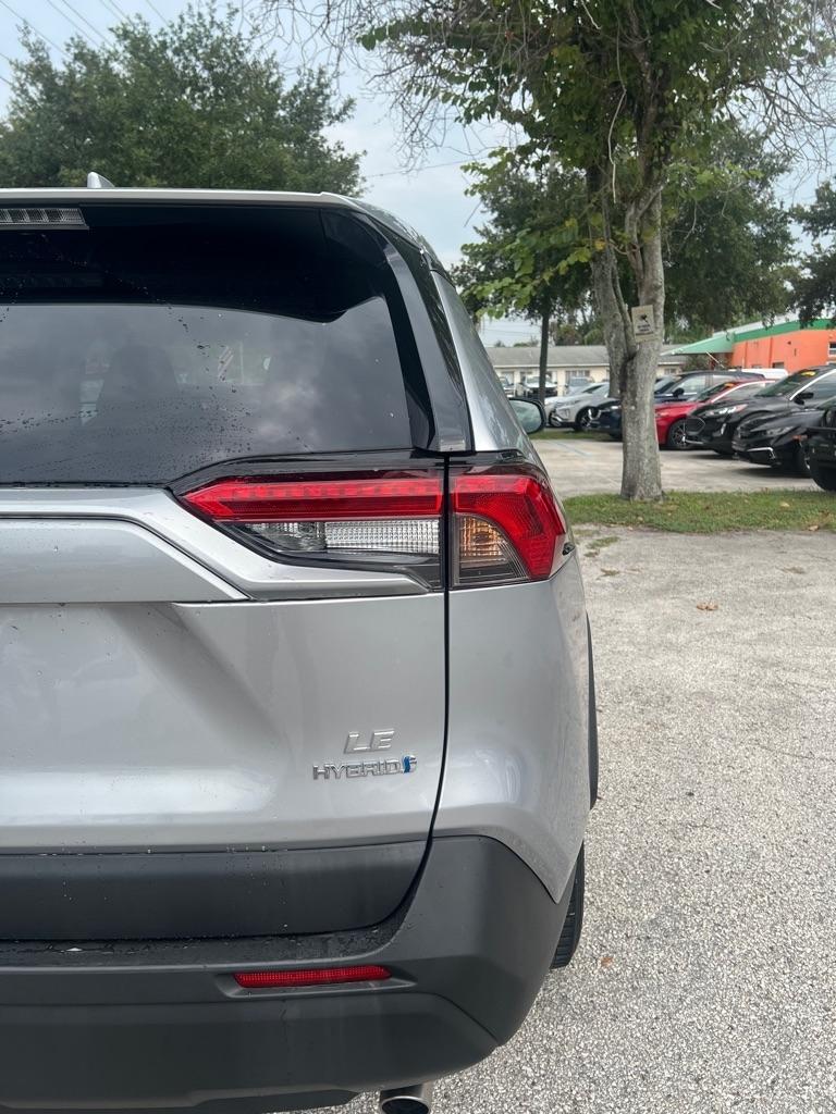 Toyota RAV4 Hybrid LE AWD (Natl) 2022