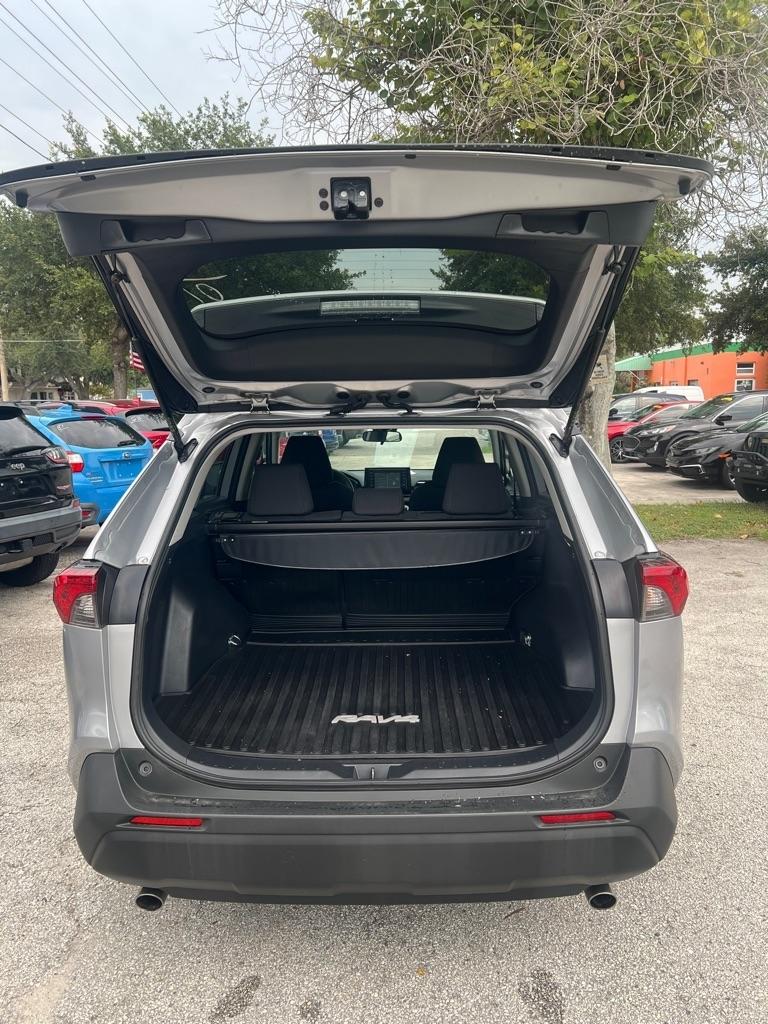 Toyota RAV4 Hybrid LE AWD (Natl) 2022