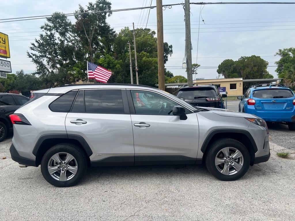 Toyota RAV4 Hybrid LE AWD (Natl) 2022