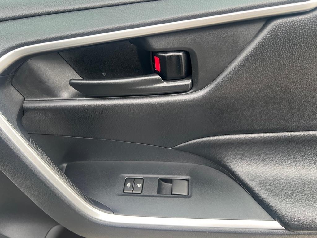 Toyota RAV4 Hybrid LE AWD (Natl) 2022