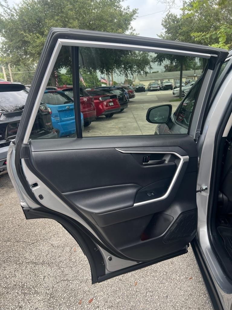 Toyota RAV4 Hybrid LE AWD (Natl) 2022