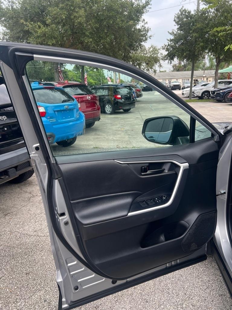 Toyota RAV4 Hybrid LE AWD (Natl) 2022