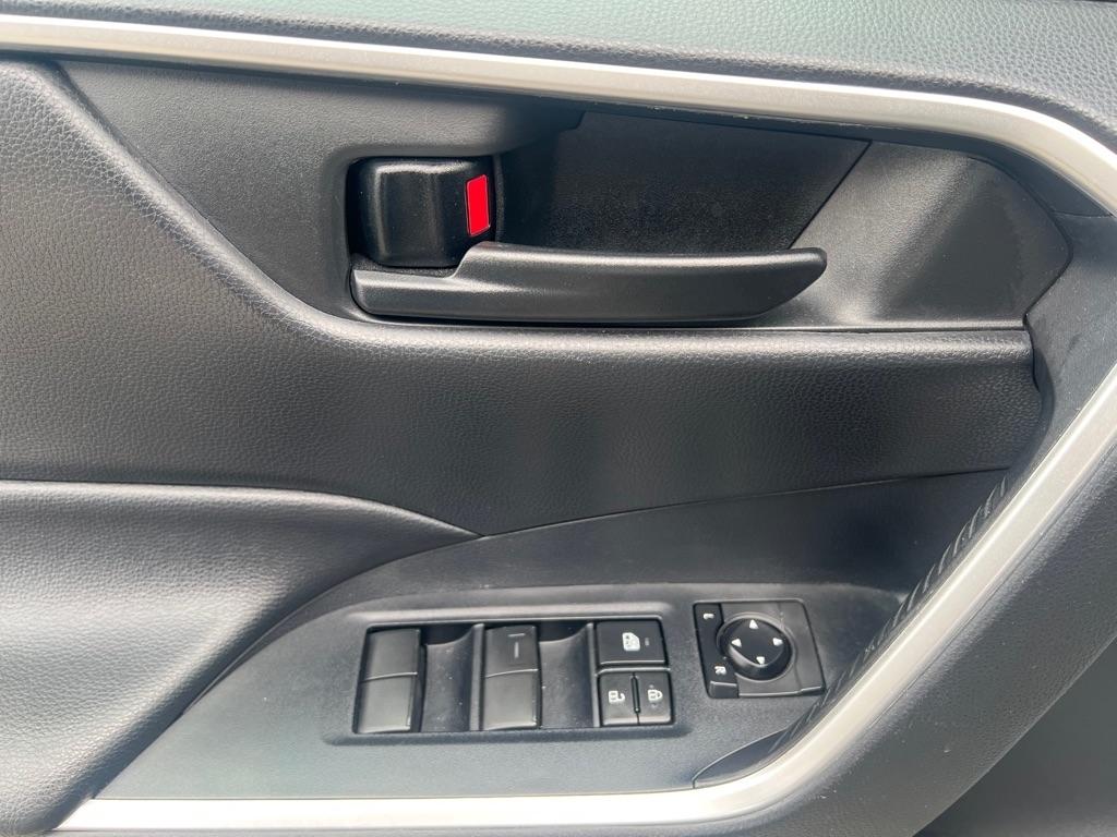 Toyota RAV4 Hybrid LE AWD (Natl) 2022
