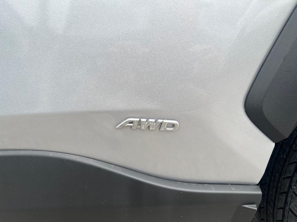 Toyota RAV4 Hybrid LE AWD (Natl) 2022