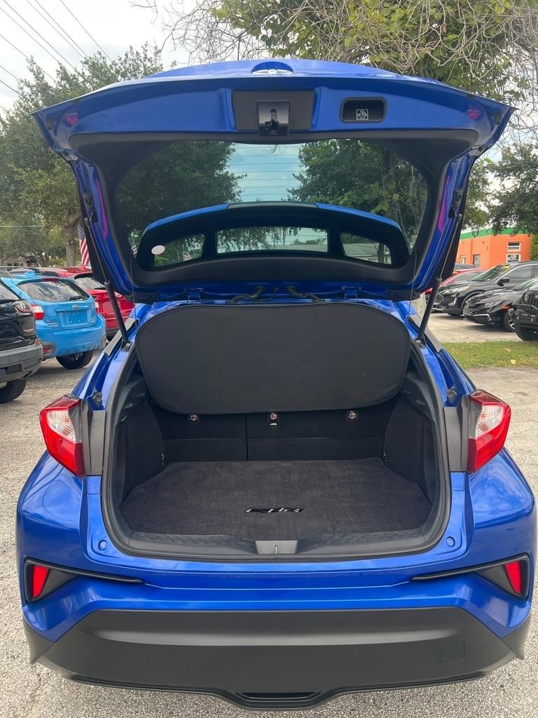 Toyota C-HR Nightshade FWD (Natl) 2021