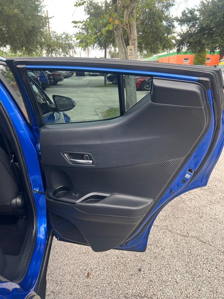 Toyota C-HR Nightshade FWD (Natl) 2021