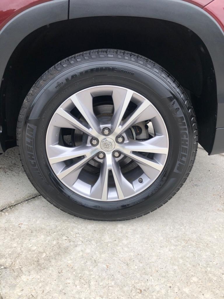 Toyota Highlander FWD 4dr V6 LE (Natl) 2015