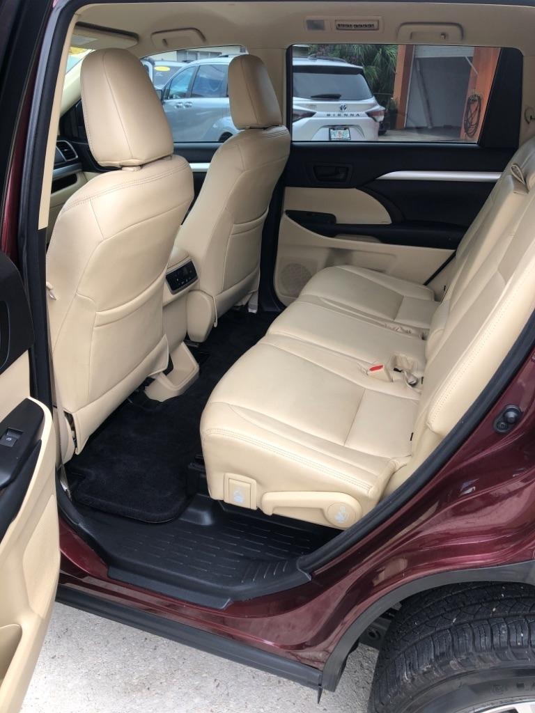Toyota Highlander FWD 4dr V6 LE (Natl) 2015