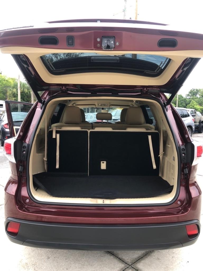 Toyota Highlander FWD 4dr V6 LE (Natl) 2015