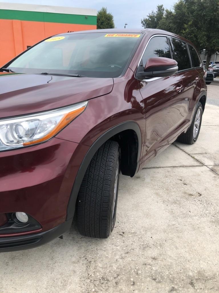 Toyota Highlander FWD 4dr V6 LE (Natl) 2015