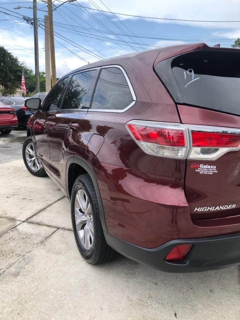 Toyota Highlander FWD 4dr V6 LE (Natl) 2015