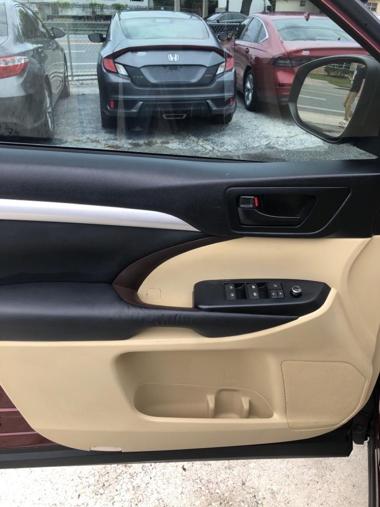 Toyota Highlander FWD 4dr V6 LE (Natl) 2015