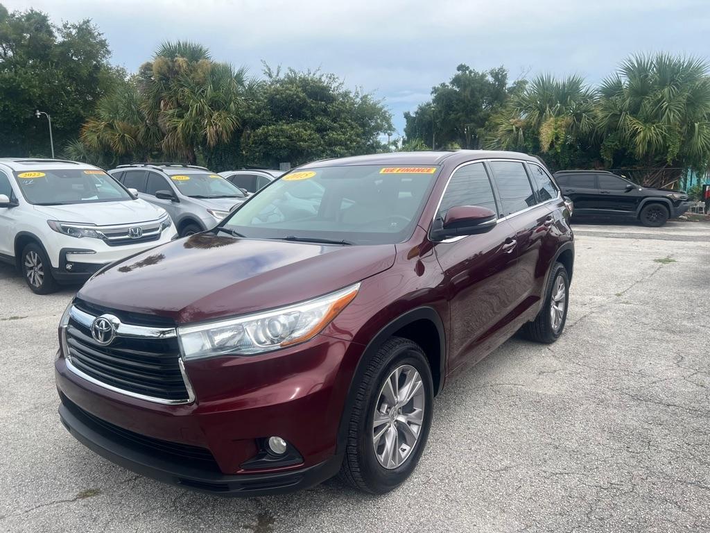 Toyota Highlander FWD 4dr V6 LE (Natl) 2015