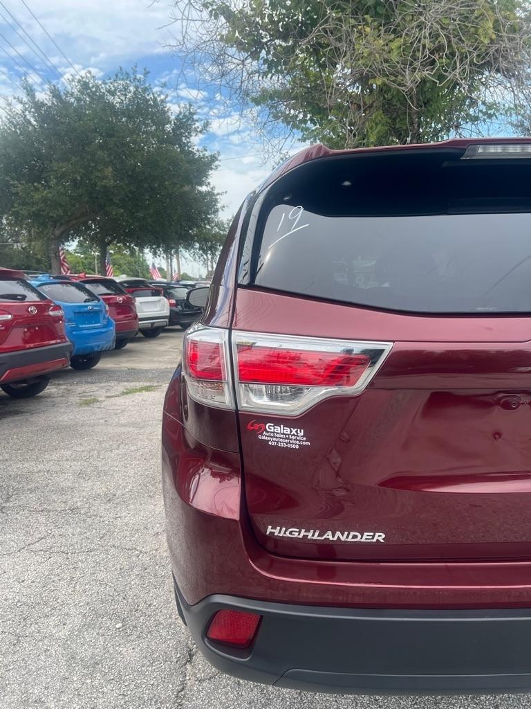 Toyota Highlander FWD 4dr V6 LE (Natl) 2015