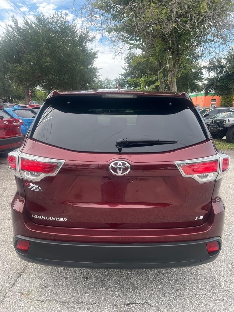 Toyota Highlander FWD 4dr V6 LE (Natl) 2015