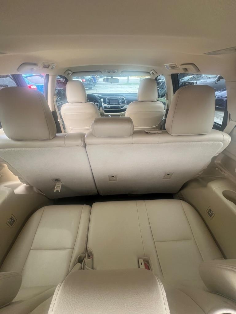 Toyota Highlander FWD 4dr V6 LE (Natl) 2015