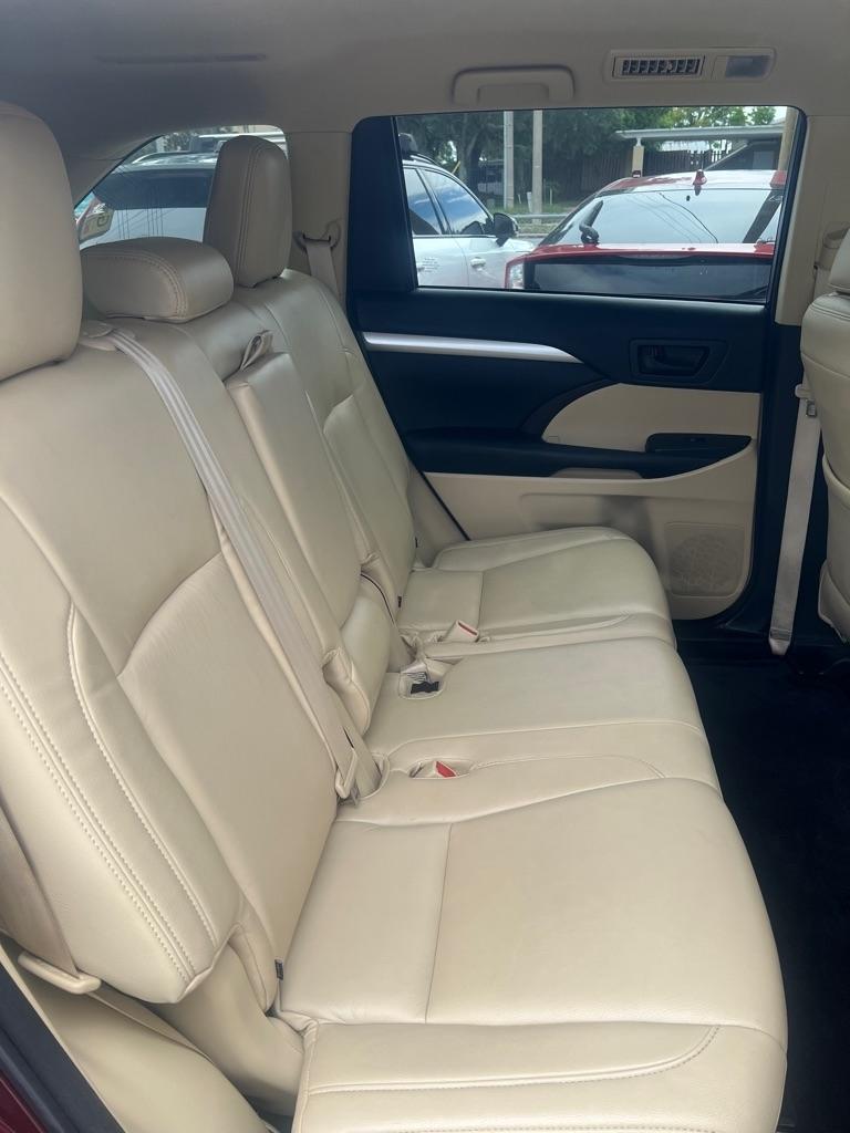 Toyota Highlander FWD 4dr V6 LE (Natl) 2015