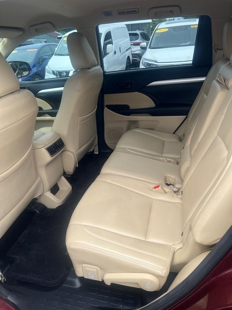 Toyota Highlander FWD 4dr V6 LE (Natl) 2015