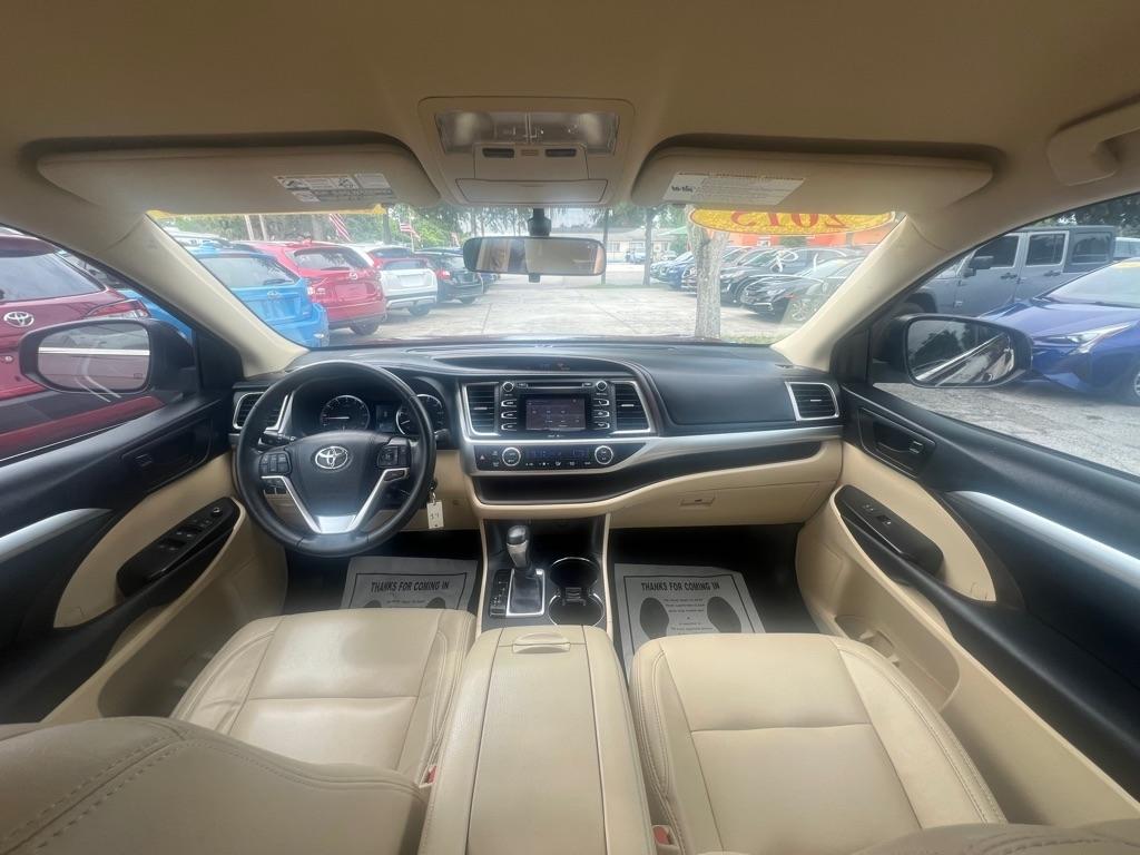 Toyota Highlander FWD 4dr V6 LE (Natl) 2015
