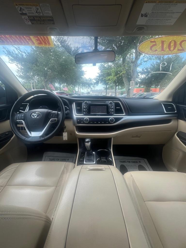 Toyota Highlander FWD 4dr V6 LE (Natl) 2015