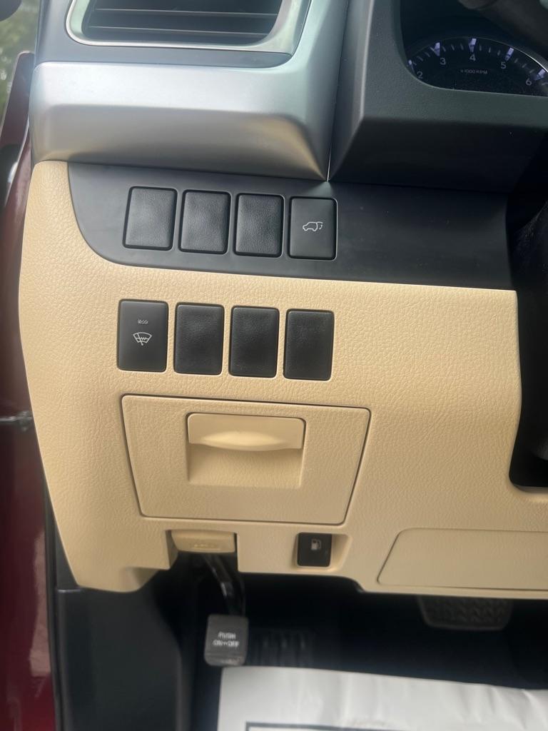 Toyota Highlander FWD 4dr V6 LE (Natl) 2015