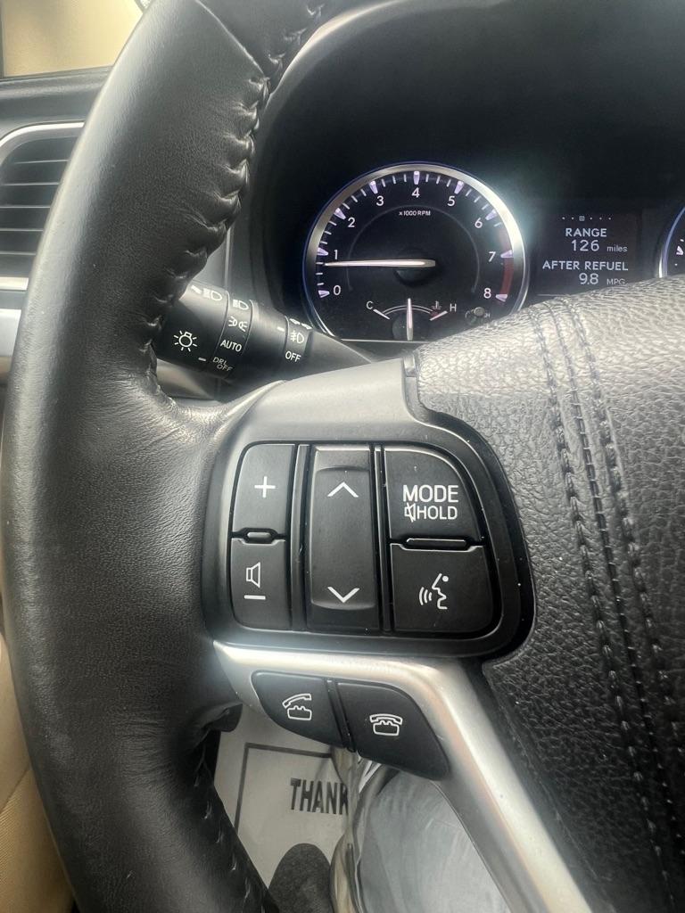 Toyota Highlander FWD 4dr V6 LE (Natl) 2015