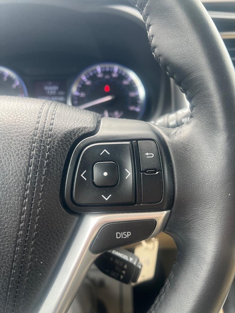 Toyota Highlander FWD 4dr V6 LE (Natl) 2015
