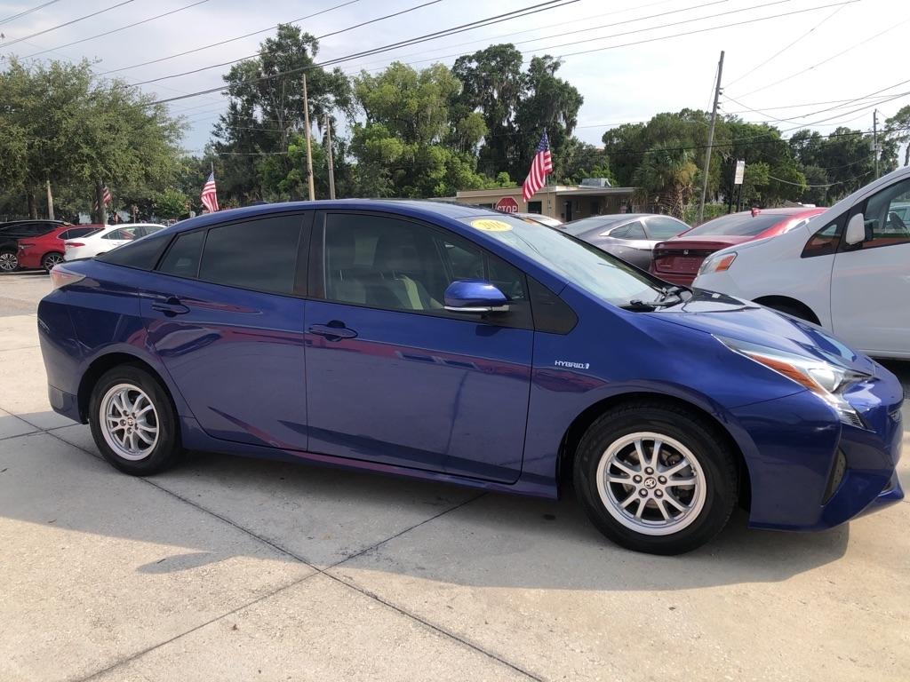 Toyota Prius 5dr HB Two (Natl) 2016