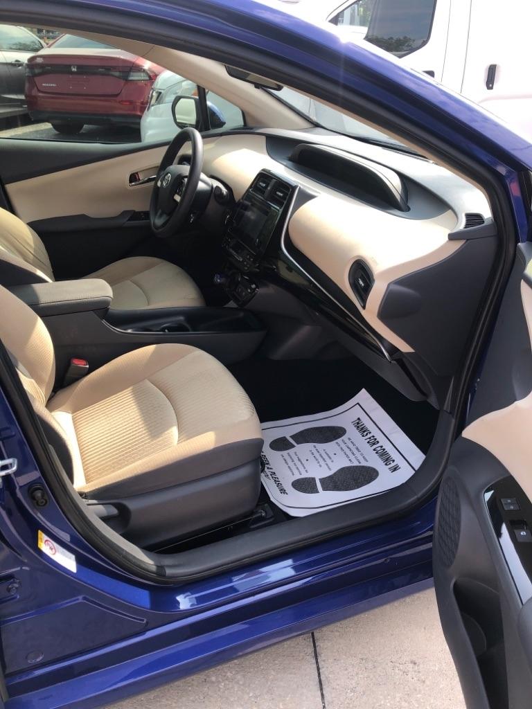 Toyota Prius 5dr HB Two (Natl) 2016
