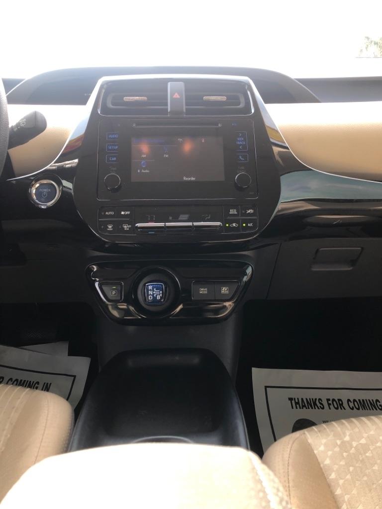 Toyota Prius 5dr HB Two (Natl) 2016