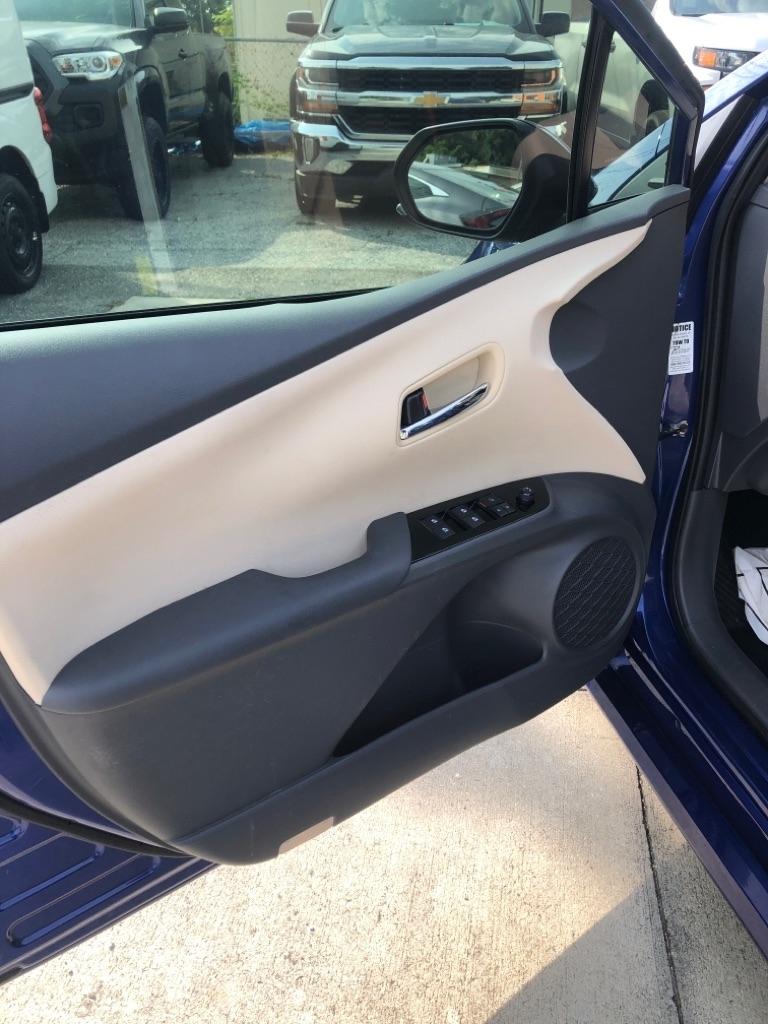 Toyota Prius 5dr HB Two (Natl) 2016