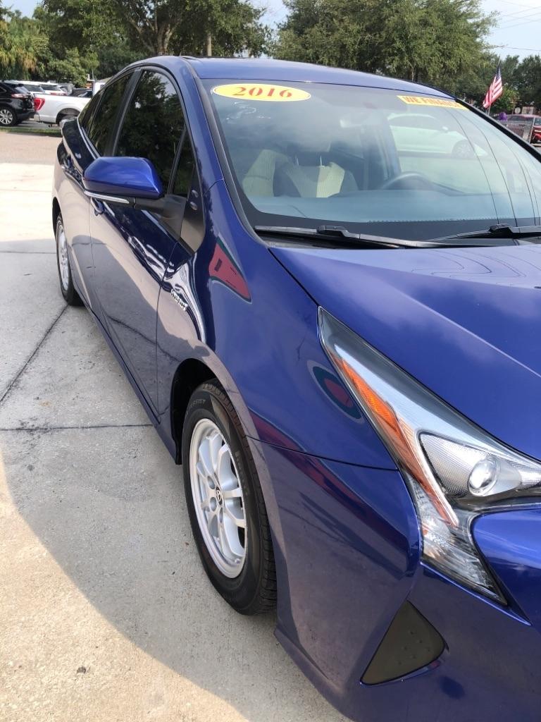 Toyota Prius 5dr HB Two (Natl) 2016