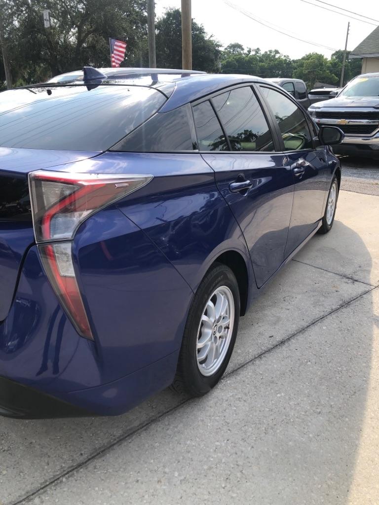Toyota Prius 5dr HB Two (Natl) 2016