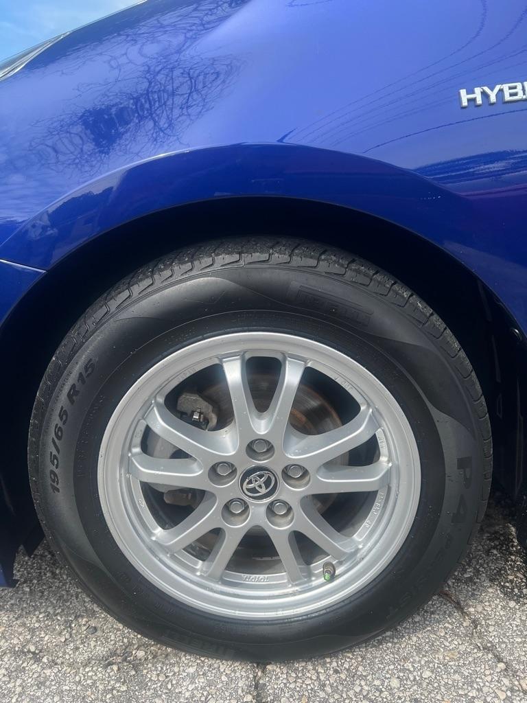 Toyota Prius 5dr HB Two (Natl) 2016