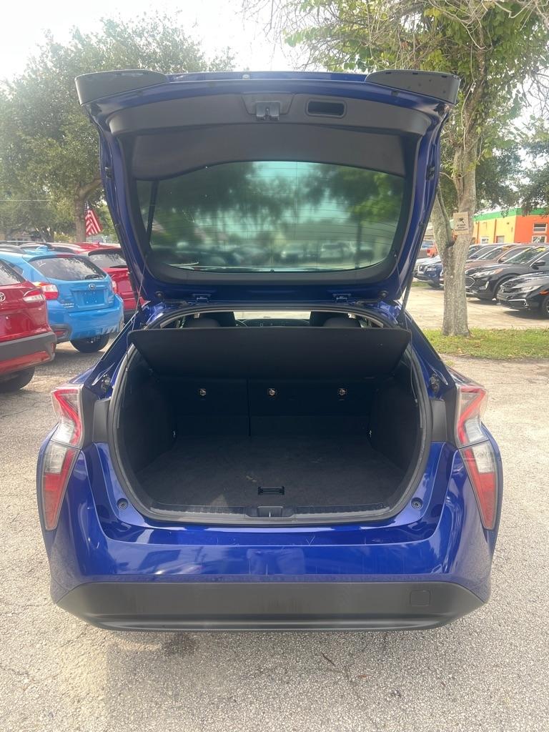 Toyota Prius 5dr HB Two (Natl) 2016
