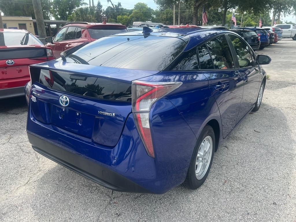 Toyota Prius 5dr HB Two (Natl) 2016