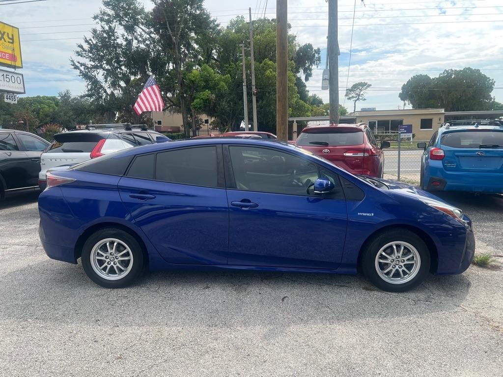 Toyota Prius 5dr HB Two (Natl) 2016