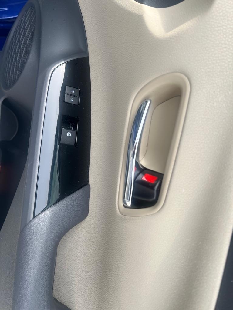 Toyota Prius 5dr HB Two (Natl) 2016