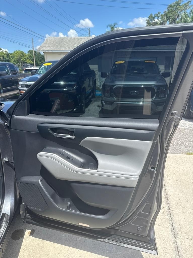 Toyota Highlander Platinum FWD (Natl) 2023
