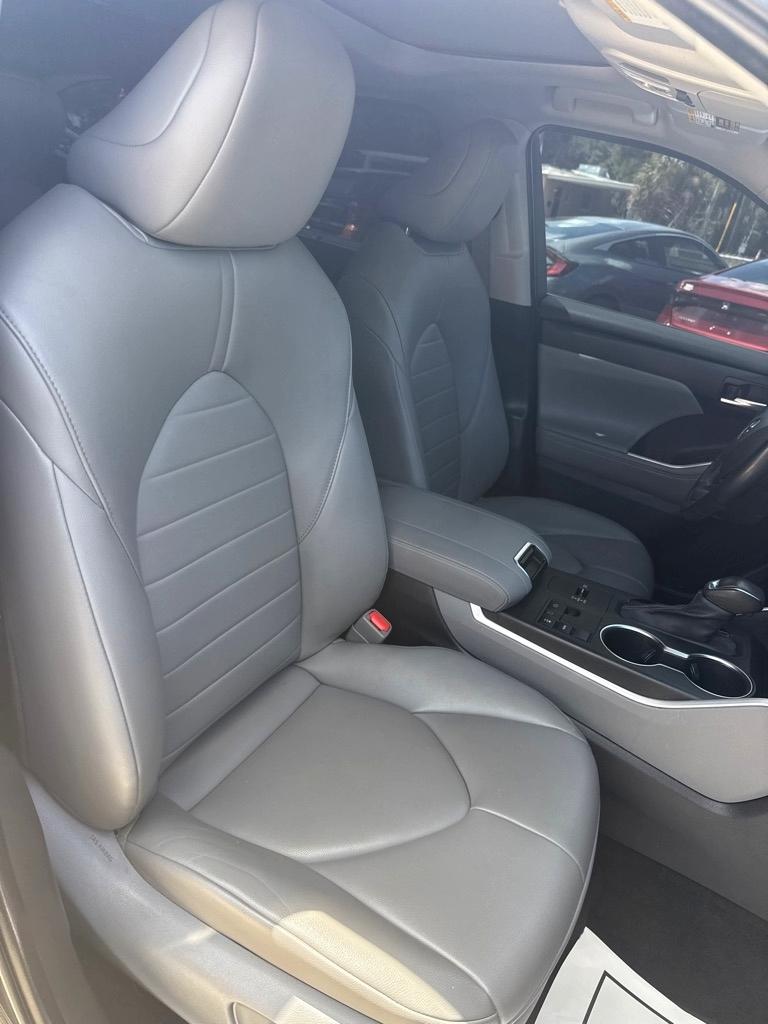 Toyota Highlander Platinum FWD (Natl) 2023