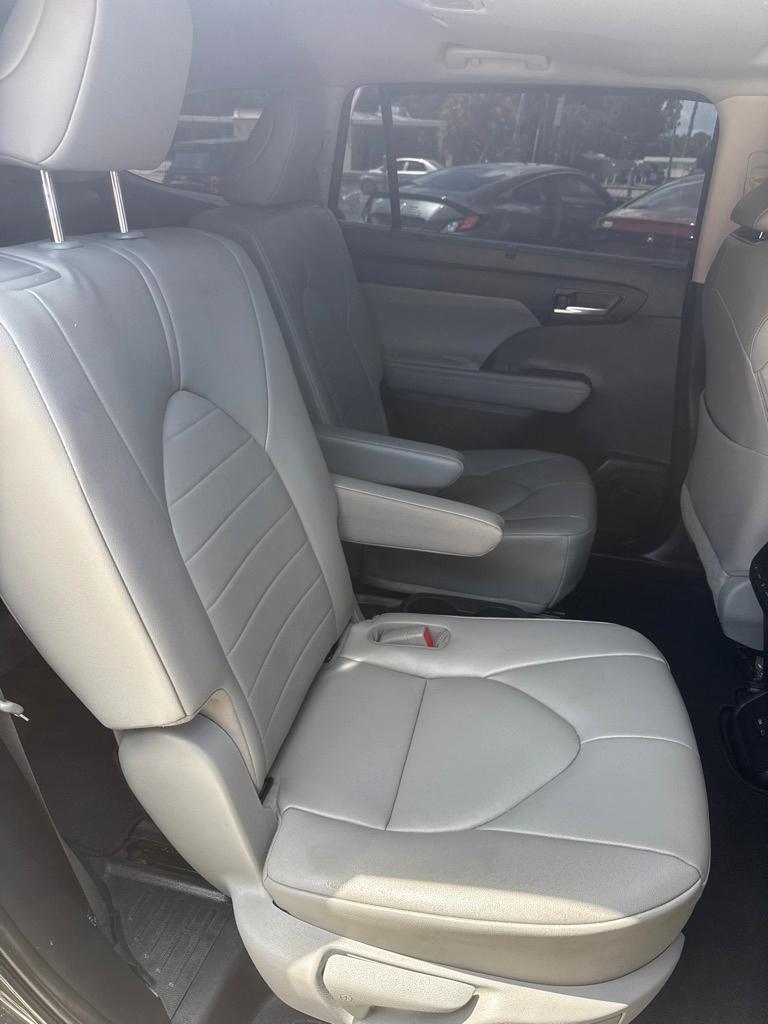 Toyota Highlander Platinum FWD (Natl) 2023