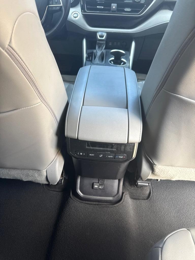 Toyota Highlander Platinum FWD (Natl) 2023