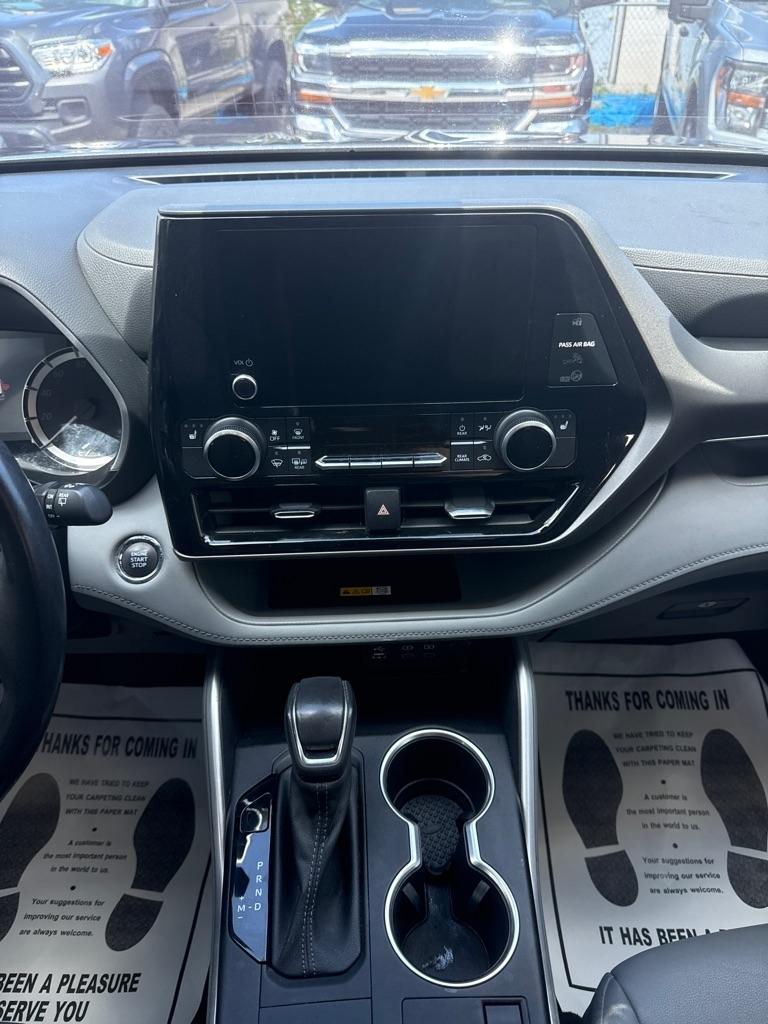 Toyota Highlander Platinum FWD (Natl) 2023