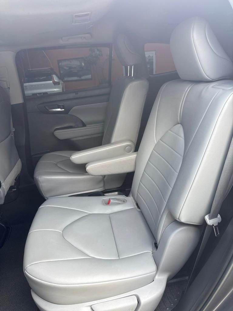 Toyota Highlander Platinum FWD (Natl) 2023