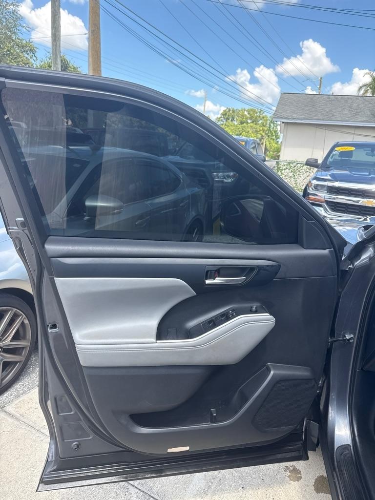 Toyota Highlander Platinum FWD (Natl) 2023