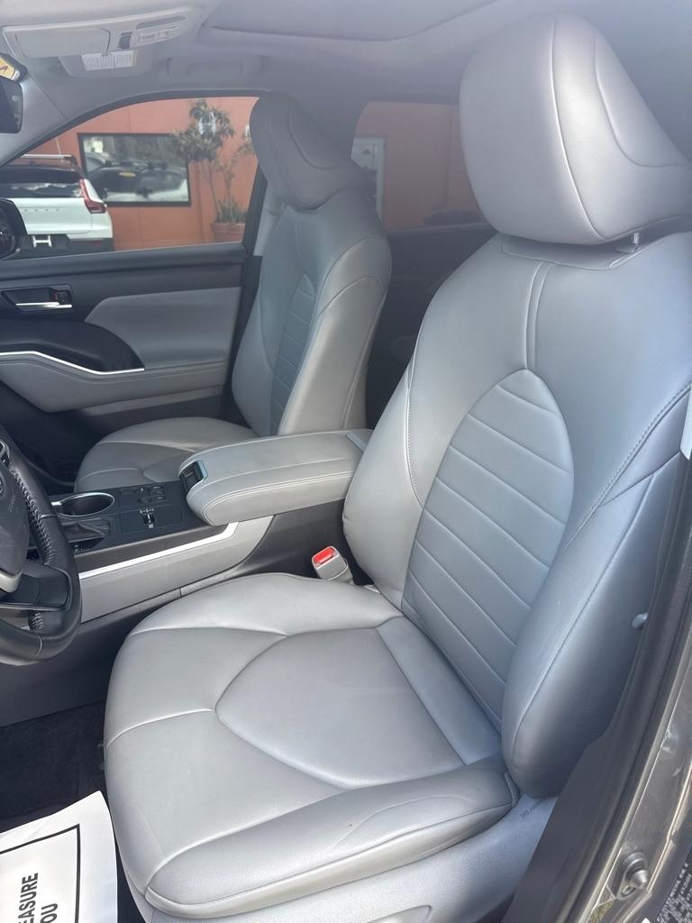 Toyota Highlander Platinum FWD (Natl) 2023