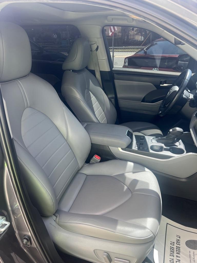Toyota Highlander Platinum FWD (Natl) 2023
